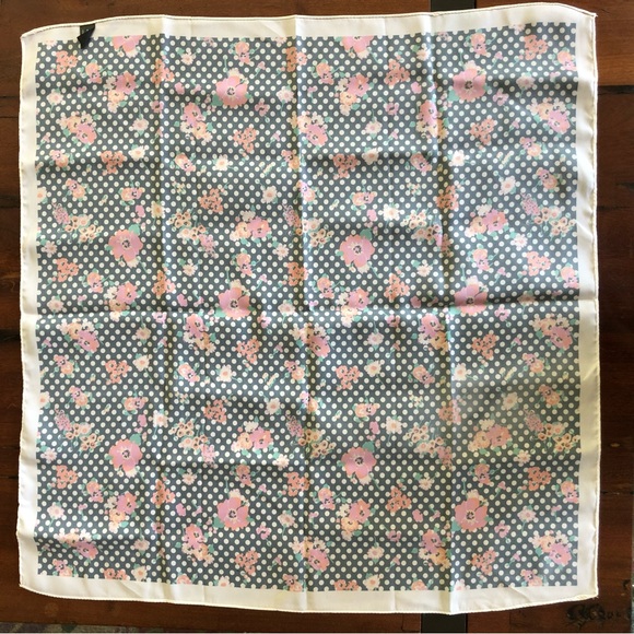 Silky scarf - Picture 4 of 5